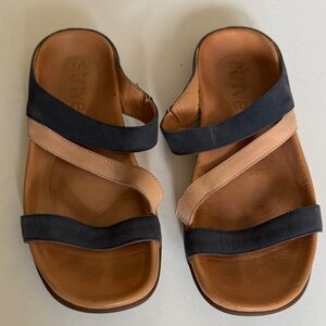 Strive trio Blue and Tan Sandals size 7.5